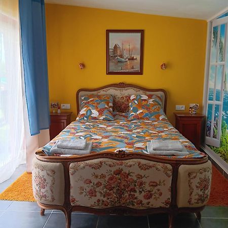 Hotel Chez Vladimir Criquebeuf-en-Caux Esterno foto